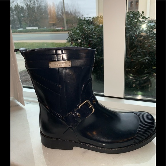 Boots - Picture 2 of 7